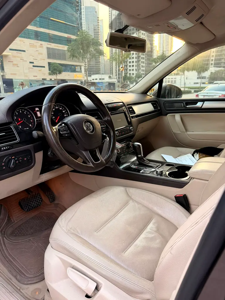 Volkswagen Touareg 2014 Mid Option GCC - Image 11