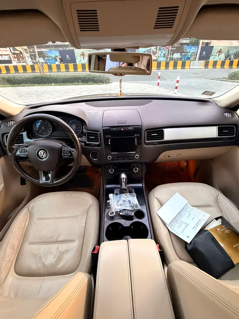 Volkswagen Touareg 2014 Mid Option GCC - Image 4