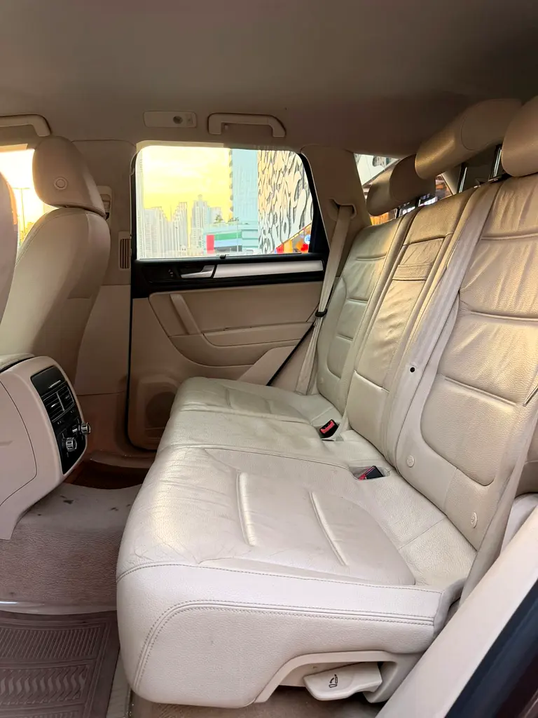 Volkswagen Touareg 2014 Mid Option GCC - Image 9