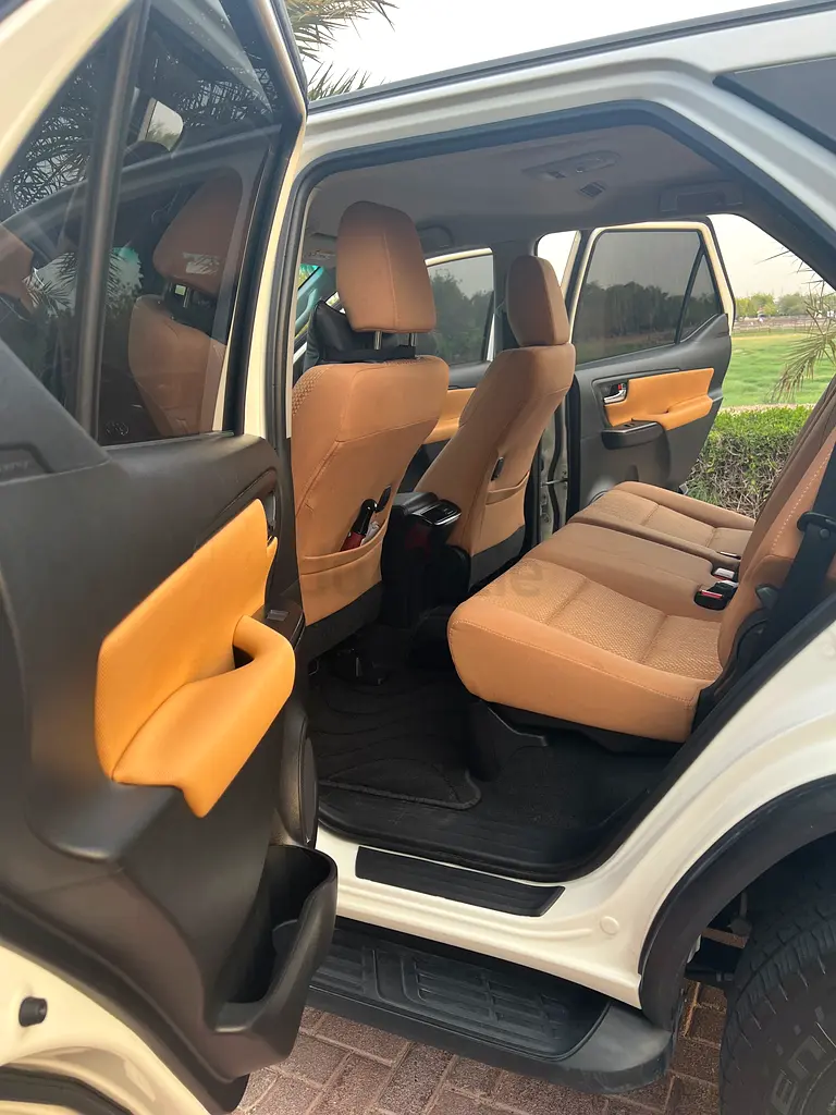 Lady Driven Toyota Fortuner 2020 EXR GCC Specs - Image 8