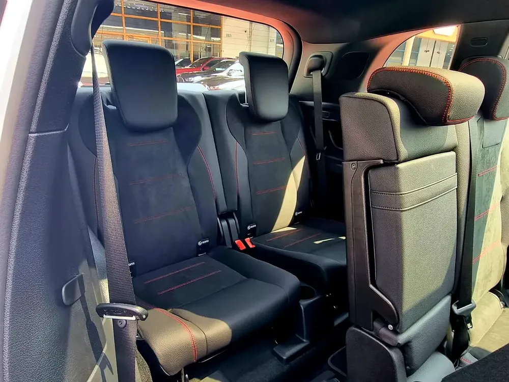 Mercedes-Benz GLB 200 AMG SUV 7 Seater Under Warranty 2025 GCC - Image 14