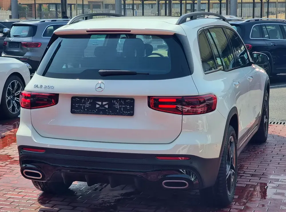 Mercedes-Benz GLB 200 AMG SUV 7 Seater Under Warranty 2025 GCC - Image 7