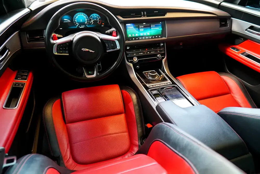 Jaguar XF R-Sport 2020 GCC | Warranty | Flexible D.P. - Image 14
