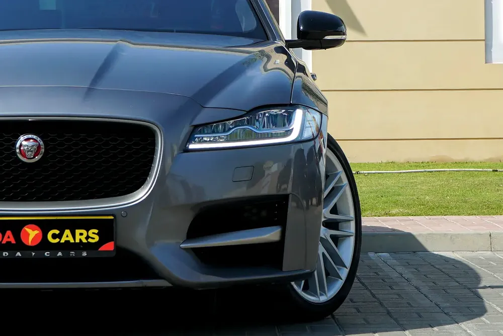 Jaguar XF R-Sport 2020 GCC | Warranty | Flexible D.P. - Image 4