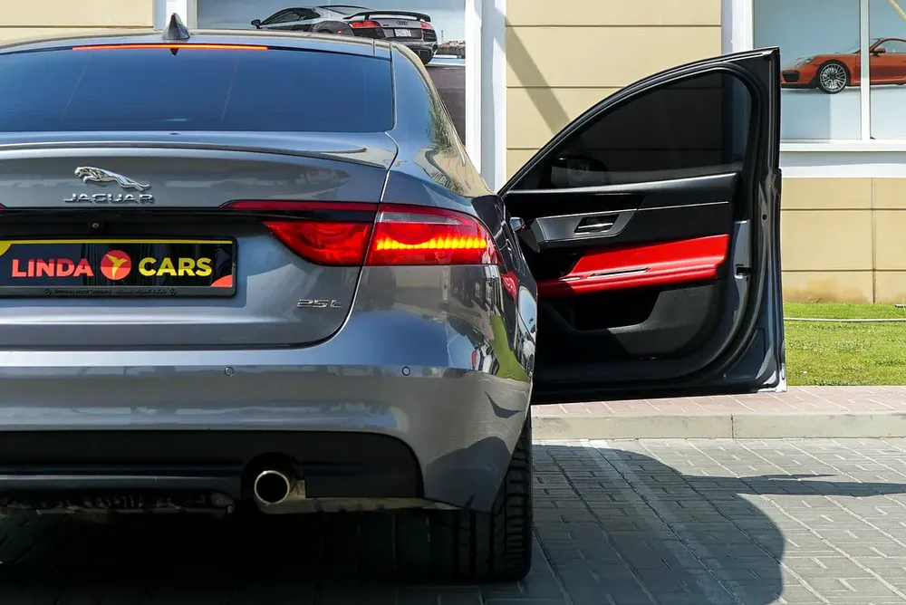 Jaguar XF R-Sport 2020 GCC | Warranty | Flexible D.P. - Image 6