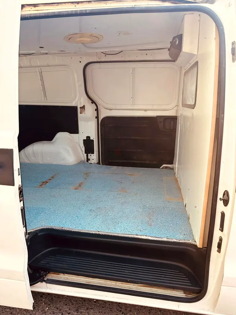 Hyundai H1 Cargo Van - Image 11