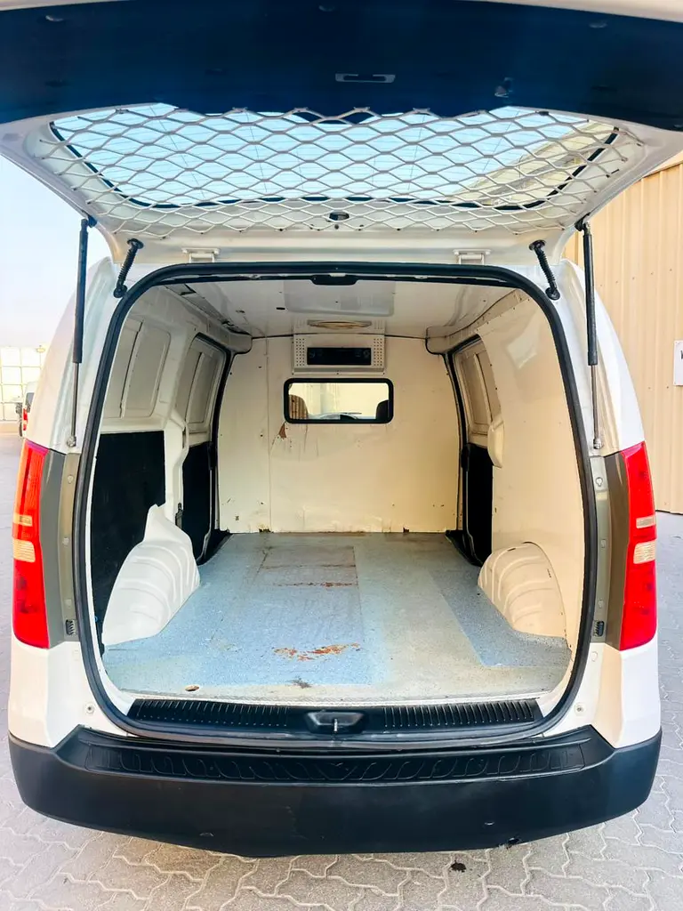 Hyundai H1 Cargo Van - Image 12