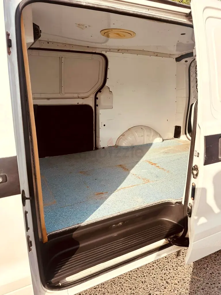 Hyundai H1 Cargo Van - Image 13