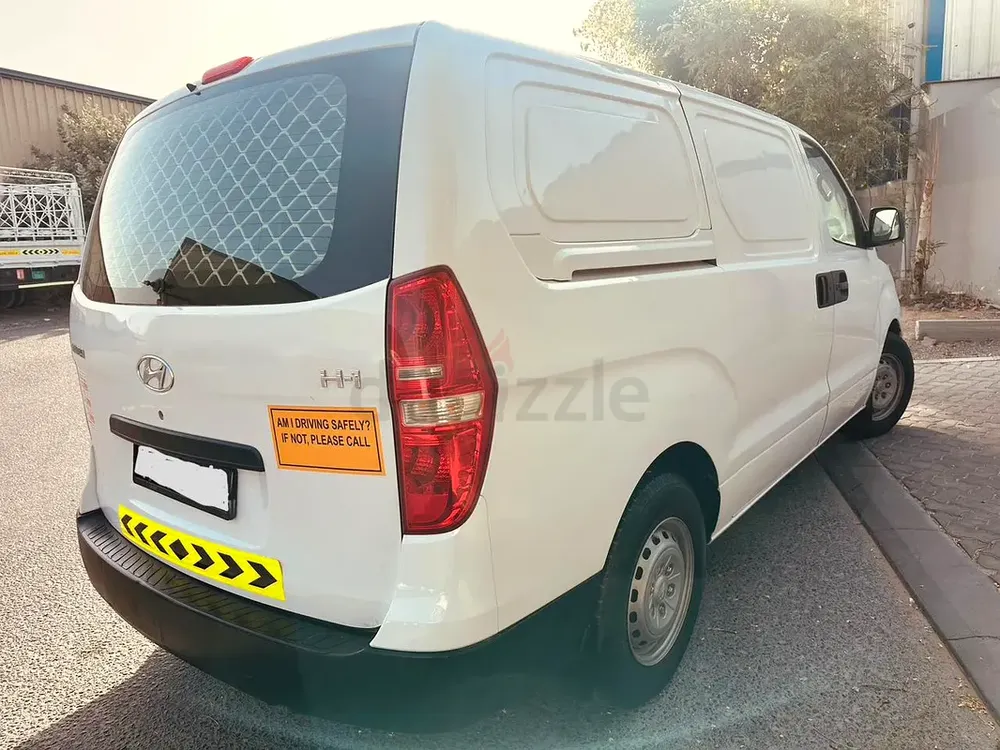 Hyundai H1 Cargo Van - Image 4