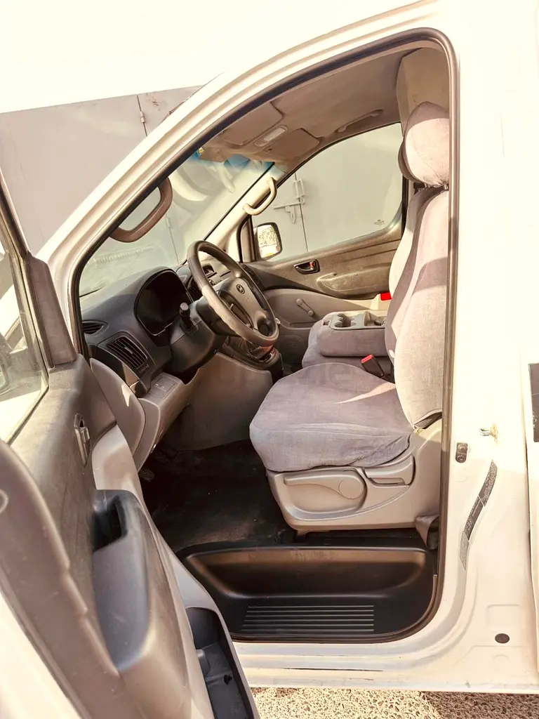 Hyundai H1 Cargo Van - Image 8