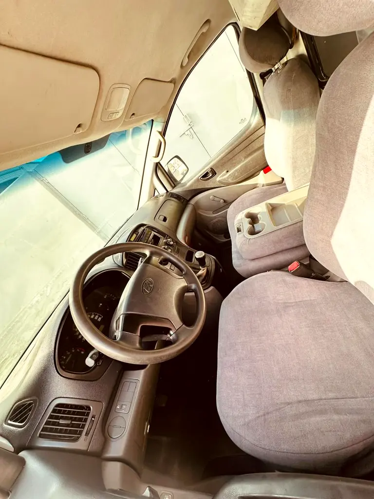 Hyundai H1 Cargo Van - Image 9