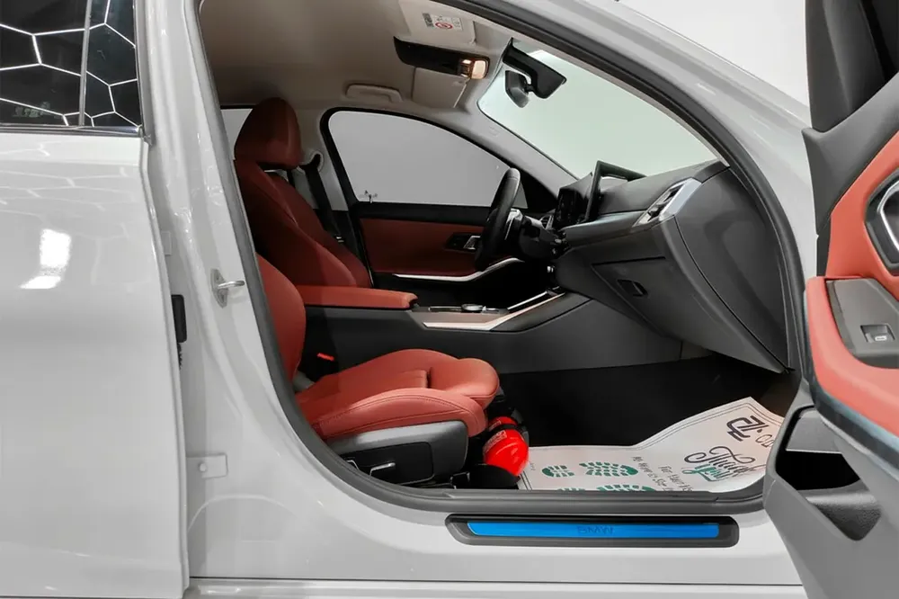 AED 2,840 / Monthly l 0% Down payment l 318i l Agency Warranty  Service till 2028 - Image 10