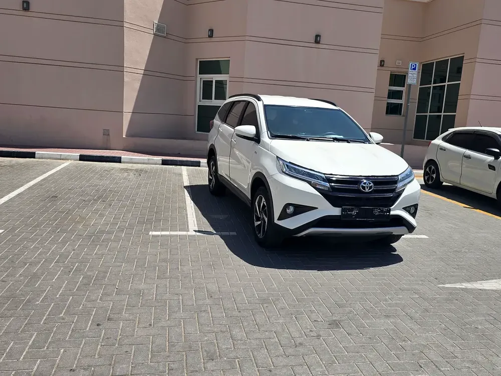 Toyota Rush GX 2023 - GCC Specs - Like New - Image 4