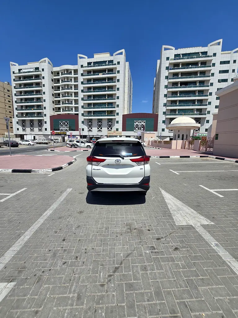 Toyota Rush GX 2023 - GCC Specs - Like New - Image 6
