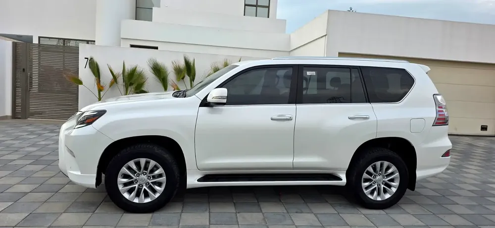 2022-Lexus GX 460-Excellent Condition-Full Service History-Well Maintained -Bank Finance Available - Image 6