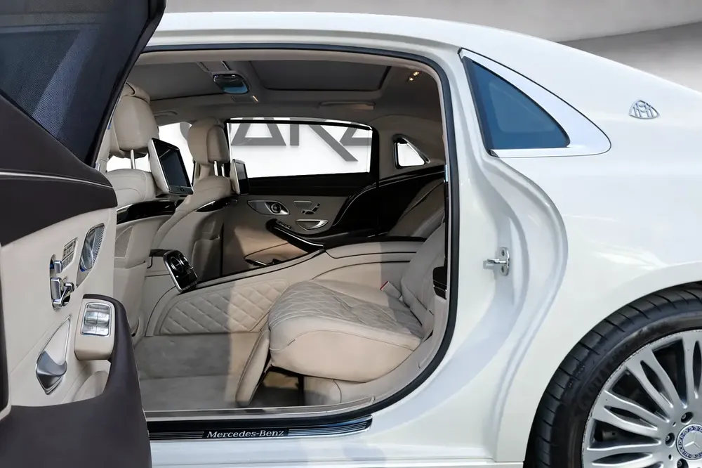Mercedes S600 Maybach V12 l GCC l Full Gargash History l Flagship Luxury - Image 18