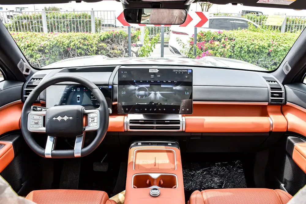 BYD Leopard 7 Titanium 4WD Ultra 2025 | Brand New | Luxury Off-Road SUV - Image 8