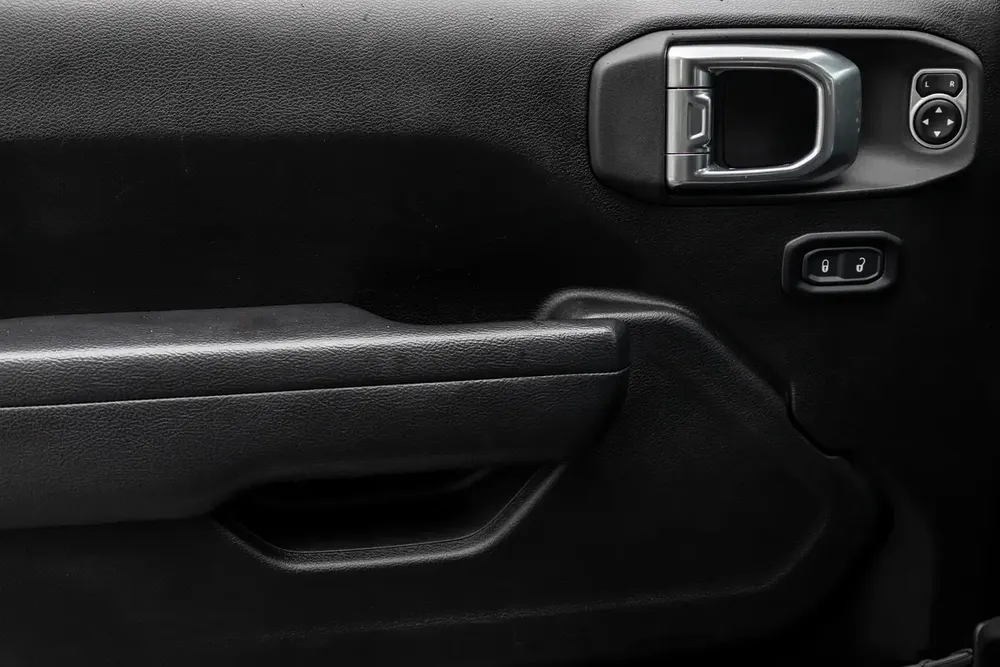 2,840 P.M |  Gladiator Sport | 0% Downpayment | Jeep History! - Image 13