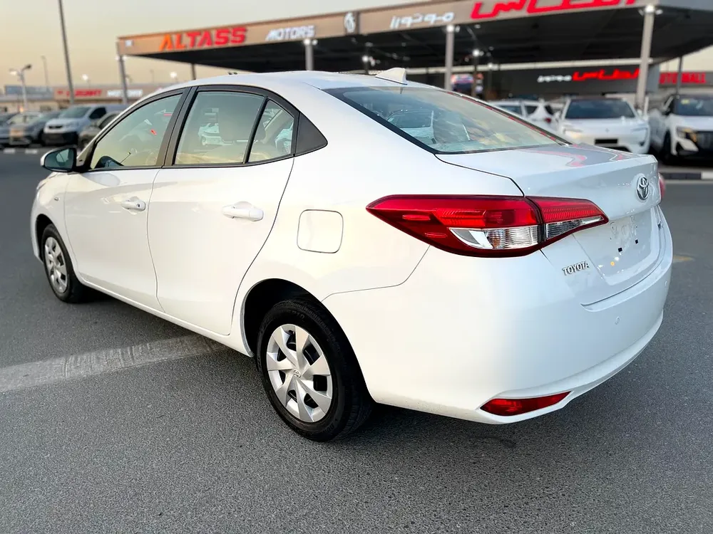 TOYOTA YARIS 2022 SE 1.5 V4 GCC SPECS - Image 5