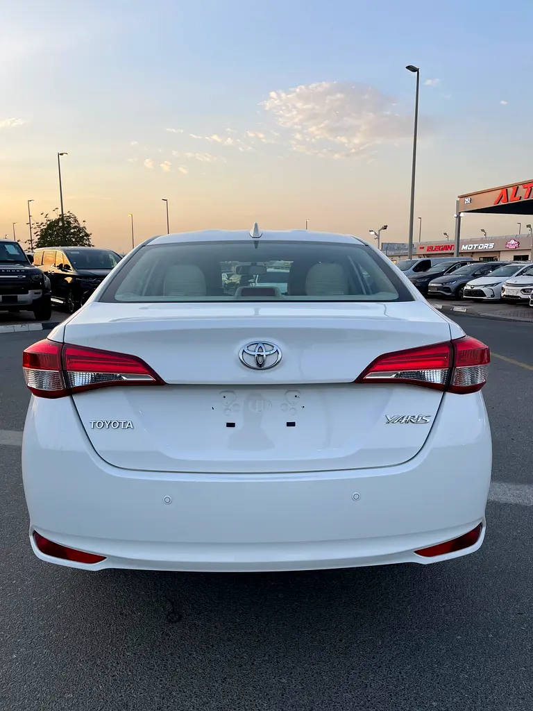 TOYOTA YARIS 2022 SE 1.5 V4 GCC SPECS - Image 6
