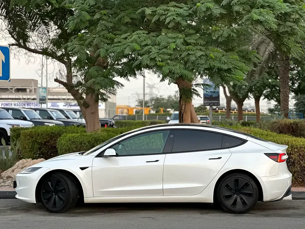 TESLA MODEL 3 2024 GCC LONG RANGE AWD UNDER WARRANTY FROM TESLA AGENCY NO ACCIDENTS - Image 4