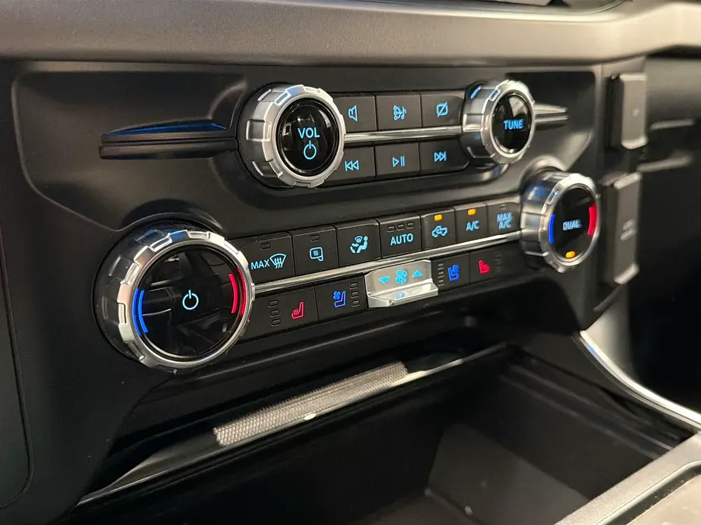 3,936PM Zero Down Available Ford F-150 Raptor 2022 GCC Specs - Image 12