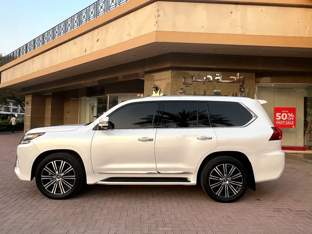 Lexus LX 570 Platinum 2020 | GCC Specs | Pristine Condition - Image 6