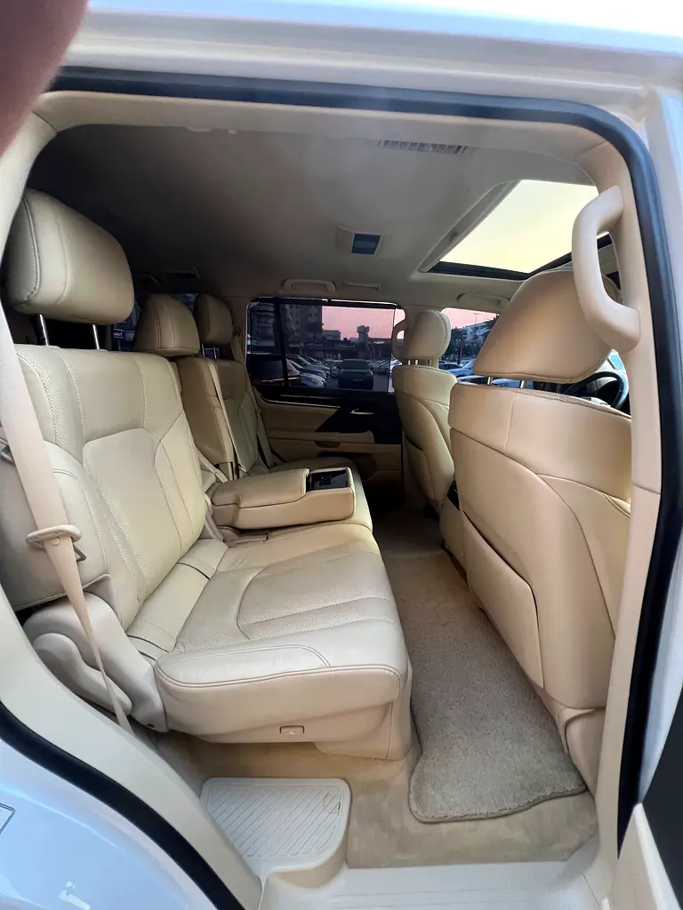 Lexus LX 570 Platinum 2020 | GCC Specs | Pristine Condition - Image 8