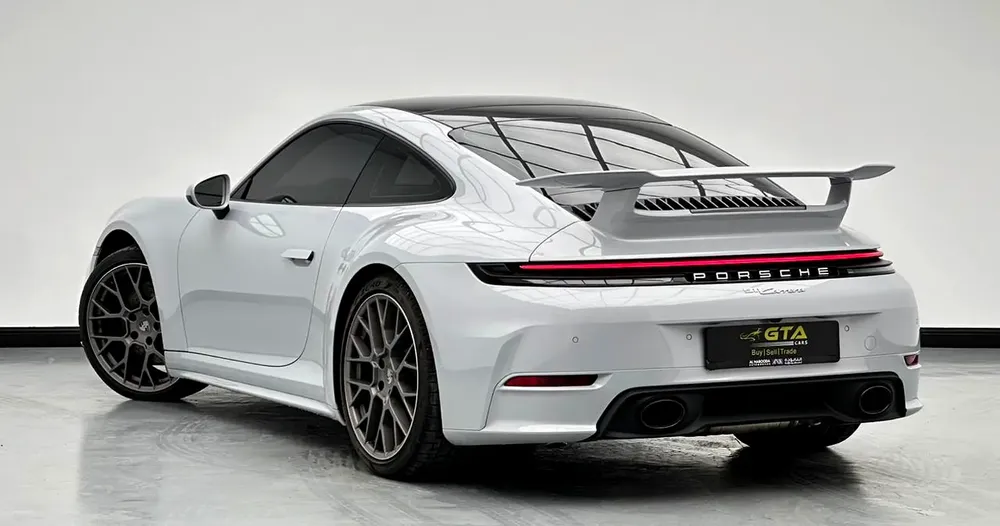2025 Porsche 911 Carrera, May/2027 Porsche Warranty, aero kit Excellent Condition, GCC - Image 4