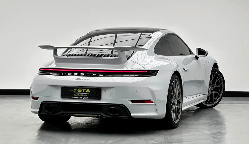 2025 Porsche 911 Carrera, May/2027 Porsche Warranty, aero kit Excellent Condition, GCC - Image 6