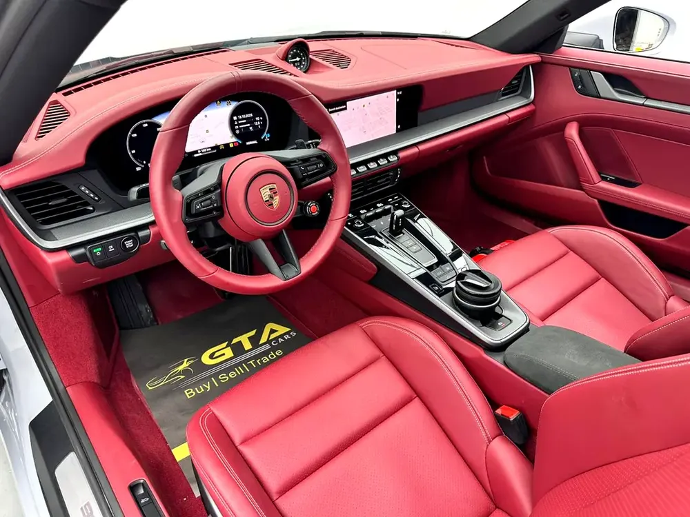 2025 Porsche 911 Carrera, May/2027 Porsche Warranty, aero kit Excellent Condition, GCC - Image 8