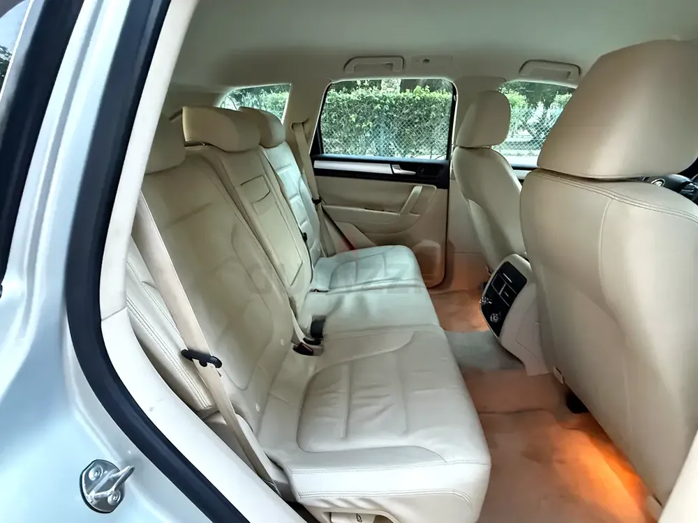 Volkswagen Touareg SE 2013 GCC Specs - Well Maintained SUV - Image 11