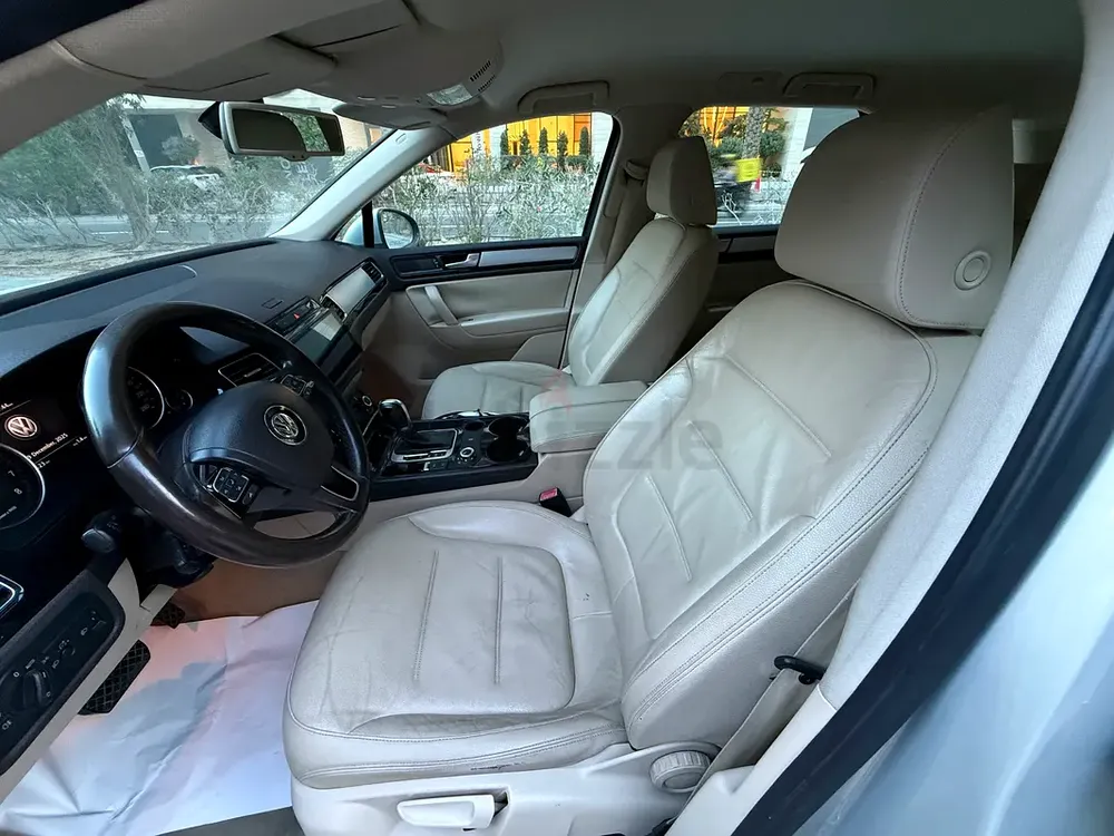 Volkswagen Touareg SE 2013 GCC Specs - Well Maintained SUV - Image 12