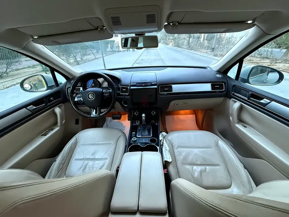 Volkswagen Touareg SE 2013 GCC Specs - Well Maintained SUV - Image 14