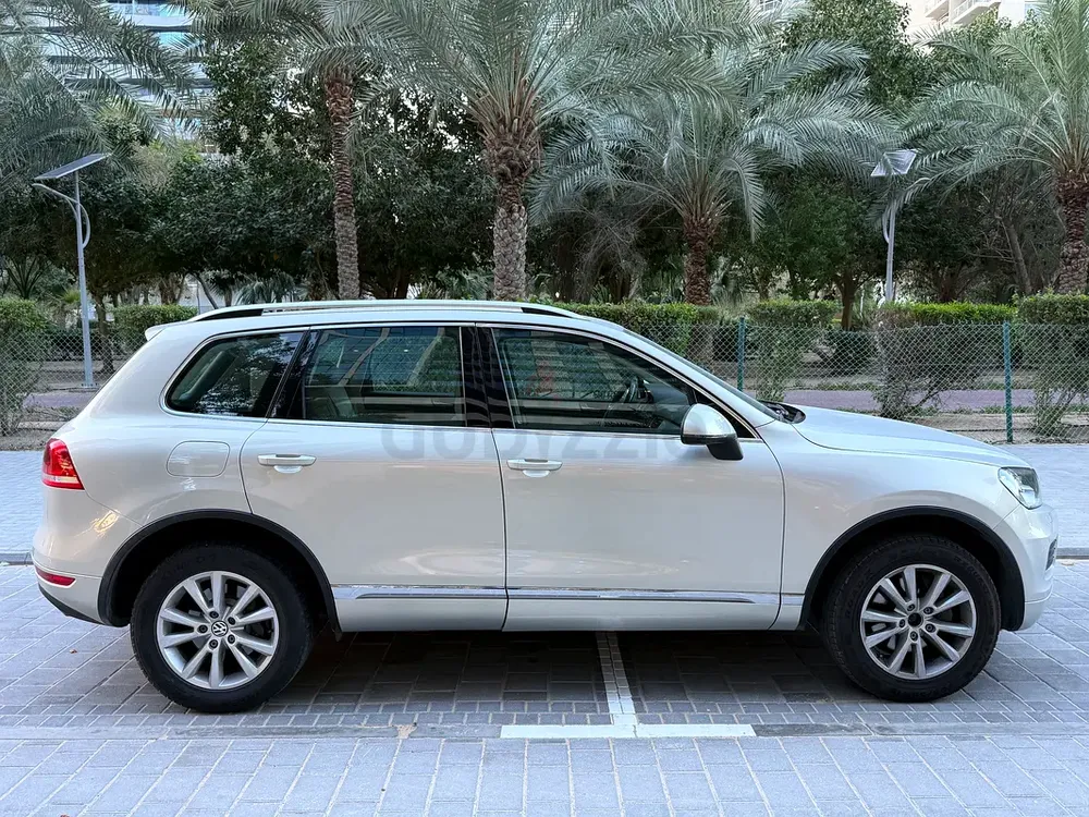 Volkswagen Touareg SE 2013 GCC Specs - Well Maintained SUV - Image 8
