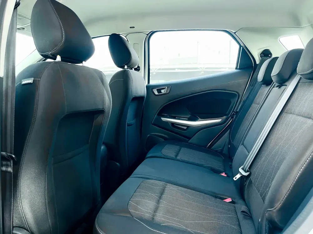 UNLIMITED MILEAGE WARRANTY / TREND + NAVIGATION + CAMERA + ALLOY WHEELS + CAR PLAY /IN HOUSE FINANCE - Image 18