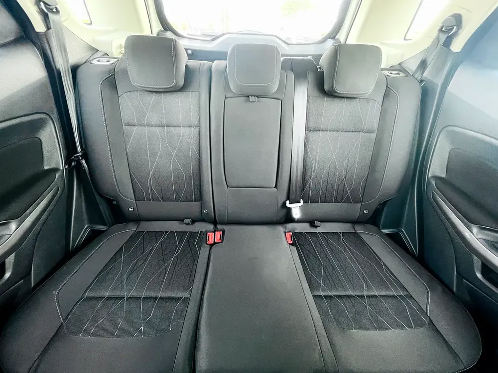 UNLIMITED MILEAGE WARRANTY / TREND + NAVIGATION + CAMERA + ALLOY WHEELS + CAR PLAY /IN HOUSE FINANCE - Image 19