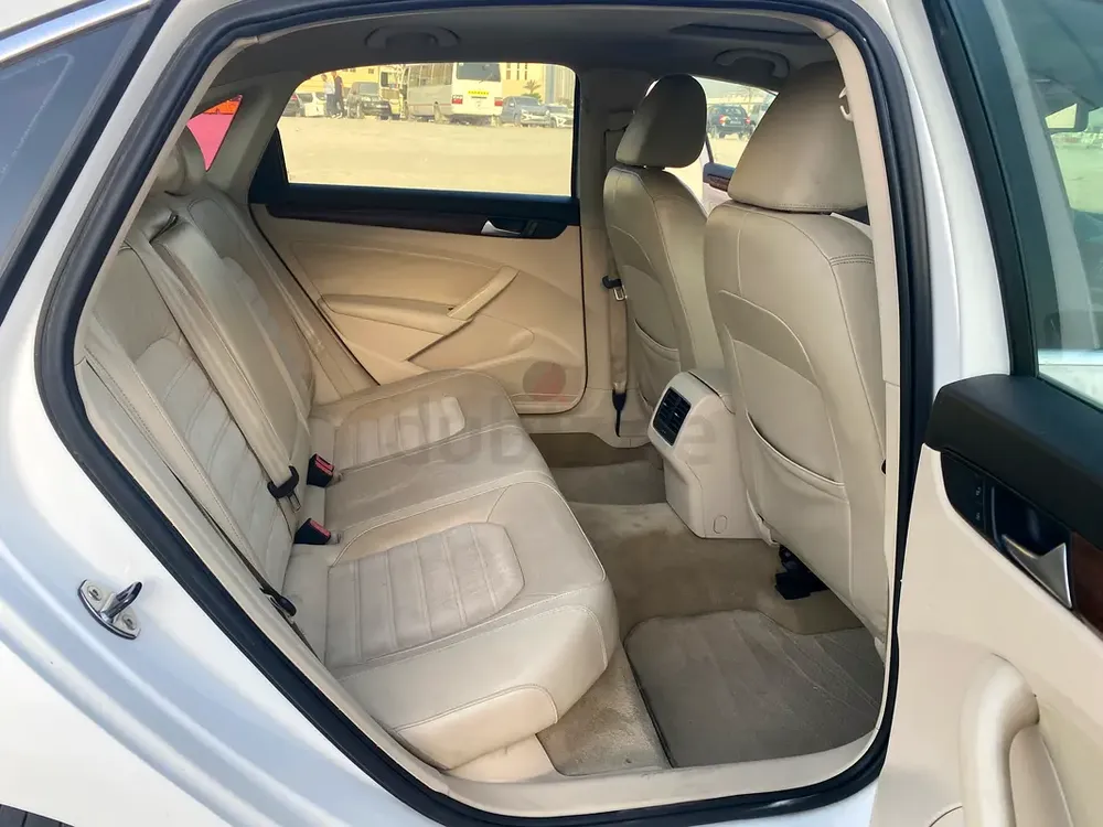 VOLKSWAGEN PASSAT 2014 GCC SPECS VERY GOOD CONDITION CAR SALE - Image 12