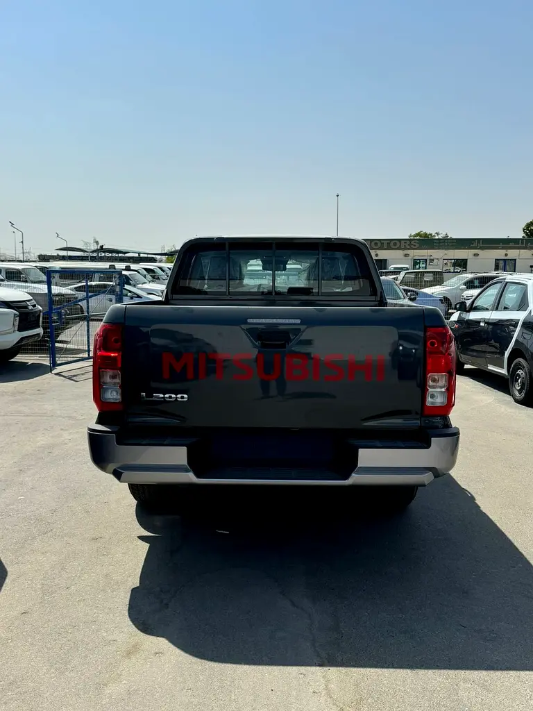 Mitsubishi L200 Double Cab GLX 2026 Petrol - GCC Specs - Brand New! - Image 4