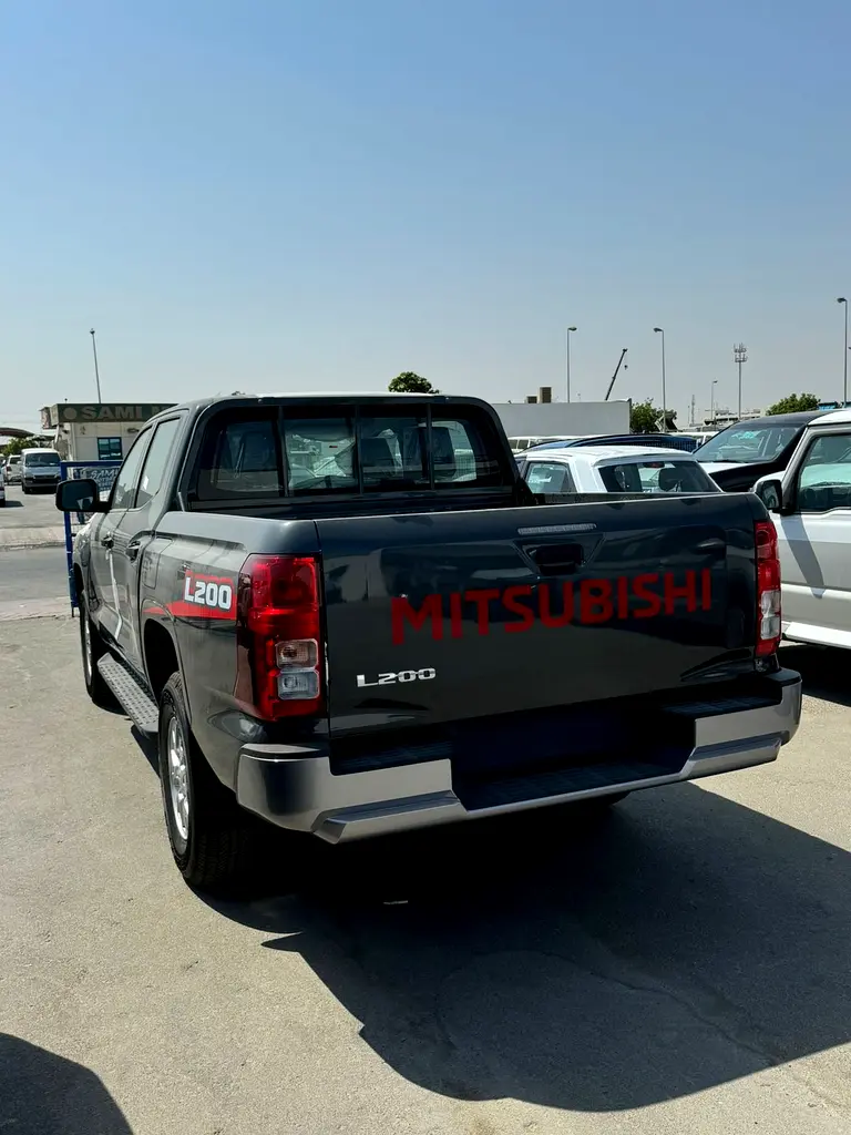 Mitsubishi L200 Double Cab GLX 2026 Petrol - GCC Specs - Brand New! - Image 5