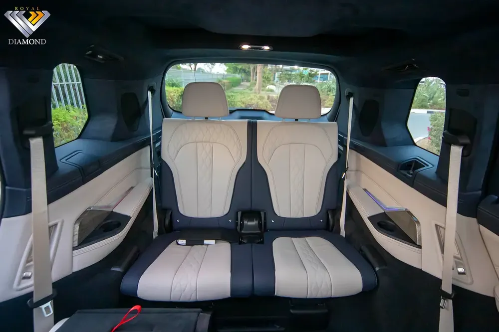 BMW X7 X Drive 40i M kit GCC 2020 Free Accident Full Service From Agency bank installment available - Image 17