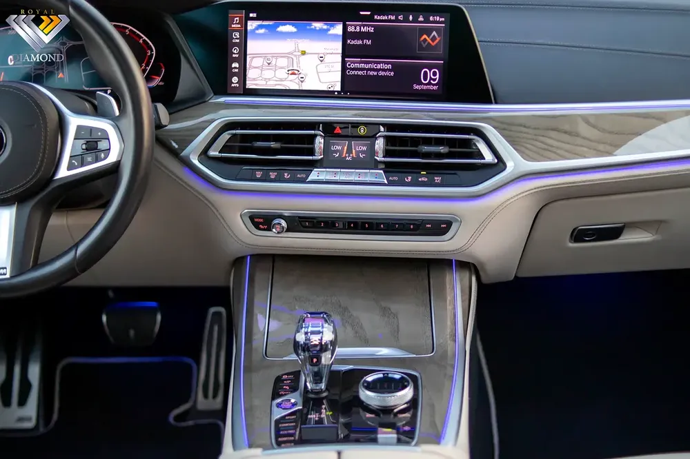 BMW X7 X Drive 40i M kit GCC 2020 Free Accident Full Service From Agency bank installment available - Image 18