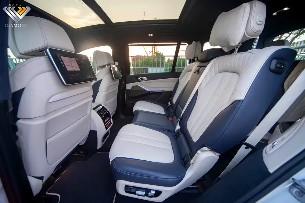 BMW X7 X Drive 40i M kit GCC 2020 Free Accident Full Service From Agency bank installment available - Image 9