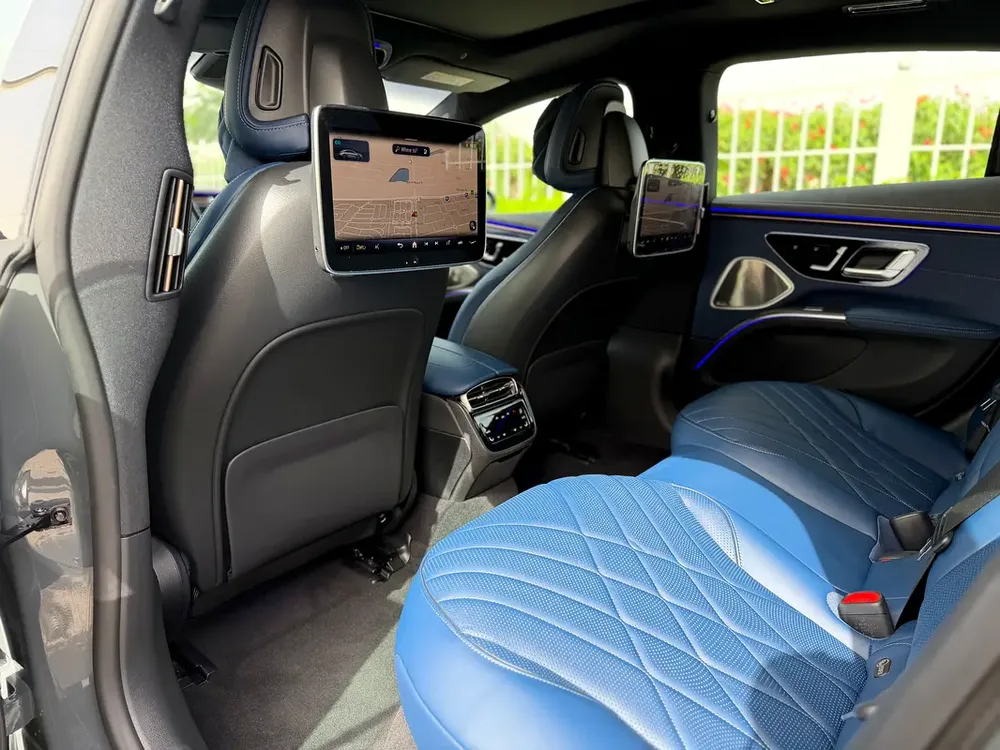 Mercedes-Benz EQS 580 4MATIC 2024 Under Mercedes Warranty (GCC – Full Option – Ultra Premium Spec) - Image 17