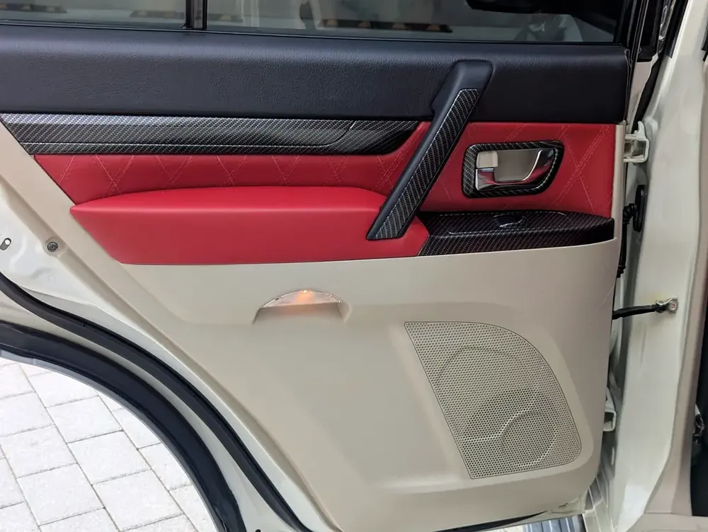 MITSUBISHI PAJERO 2016 MODIFIED SIGNATURE EDITION GLS MID V6 3.5L GCC IN EXCELLENT CONDITION - Image 10