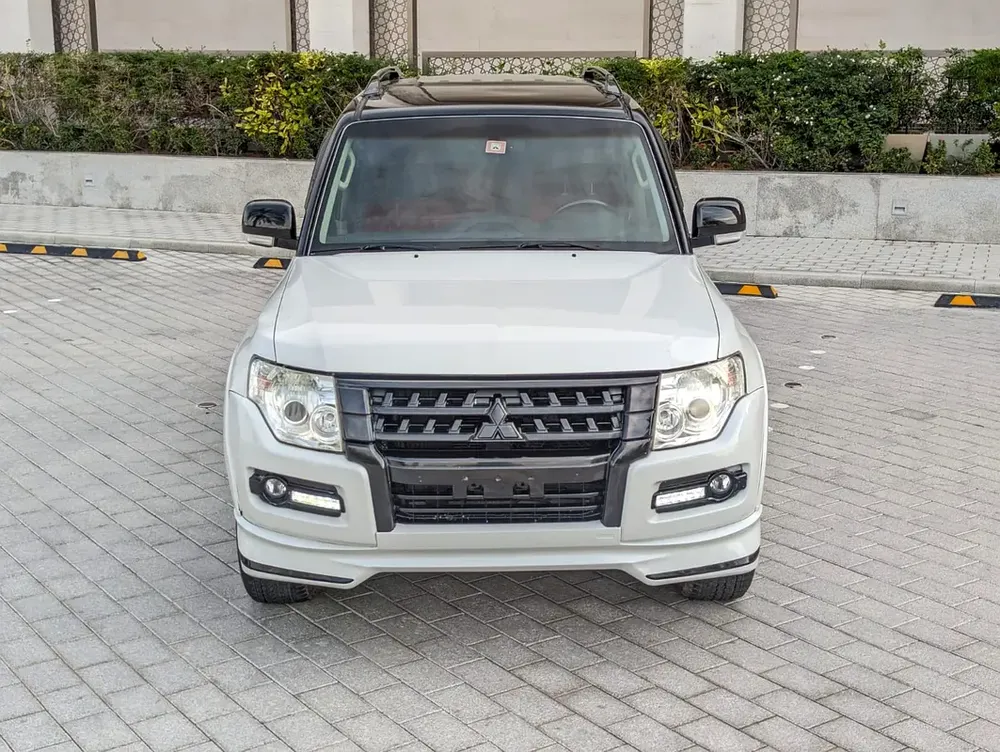 MITSUBISHI PAJERO 2016 MODIFIED SIGNATURE EDITION GLS MID V6 3.5L GCC IN EXCELLENT CONDITION - Image 19