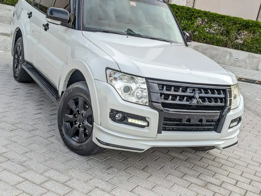 MITSUBISHI PAJERO 2016 MODIFIED SIGNATURE EDITION GLS MID V6 3.5L GCC IN EXCELLENT CONDITION - Image 20