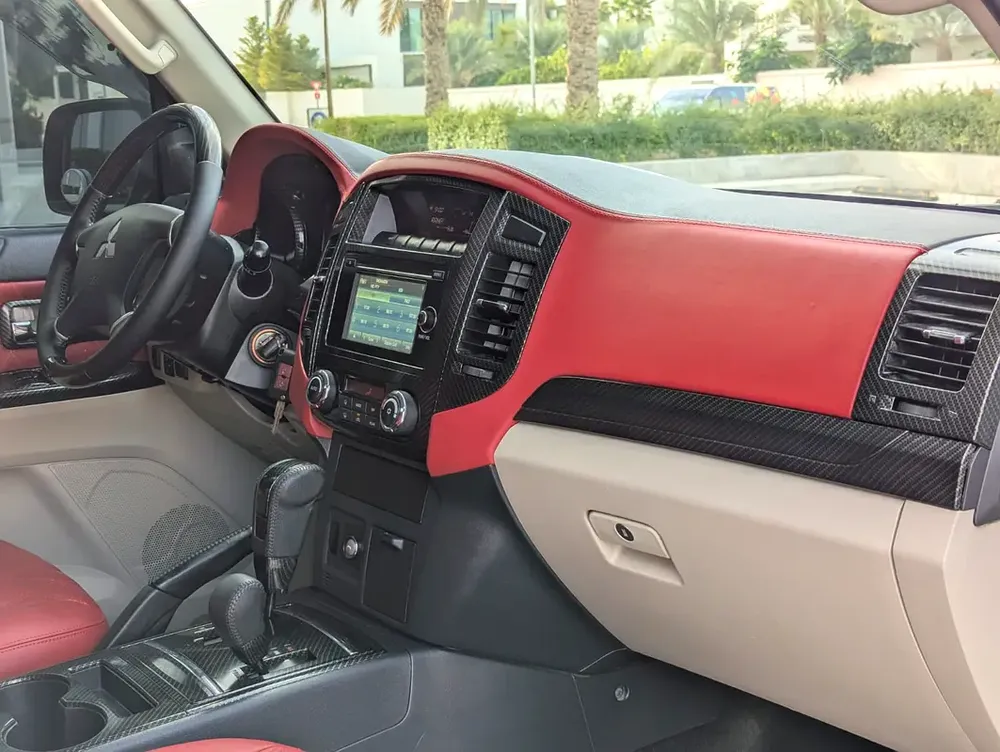 MITSUBISHI PAJERO 2016 MODIFIED SIGNATURE EDITION GLS MID V6 3.5L GCC IN EXCELLENT CONDITION - Image 6