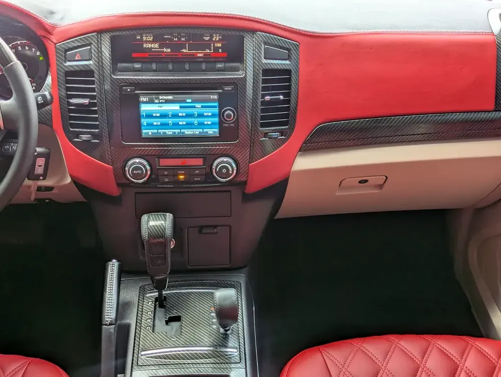 MITSUBISHI PAJERO 2016 MODIFIED SIGNATURE EDITION GLS MID V6 3.5L GCC IN EXCELLENT CONDITION - Image 7