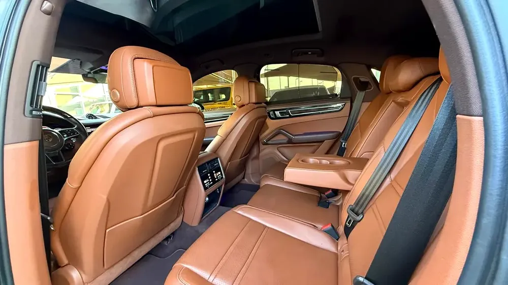 Porsche cayenne coupe model 2023 gcc original paint بورش كايان كوب ٢٠٢٣ خليجي صبغ وكالة - Image 10